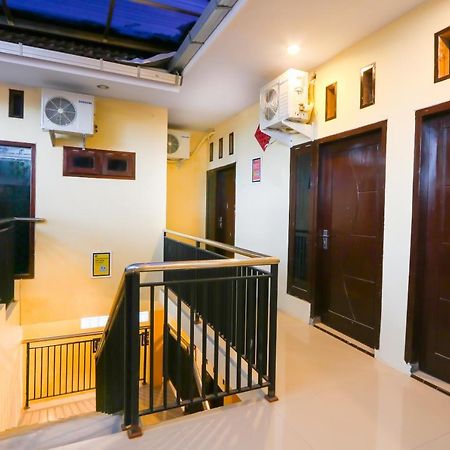 Oyo Life 3064 Mahameru Kost Putra Jember Exterior photo