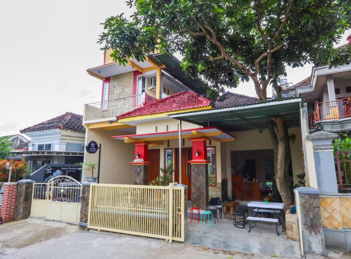 Oyo Life 3064 Mahameru Kost Putra Jember Exterior photo