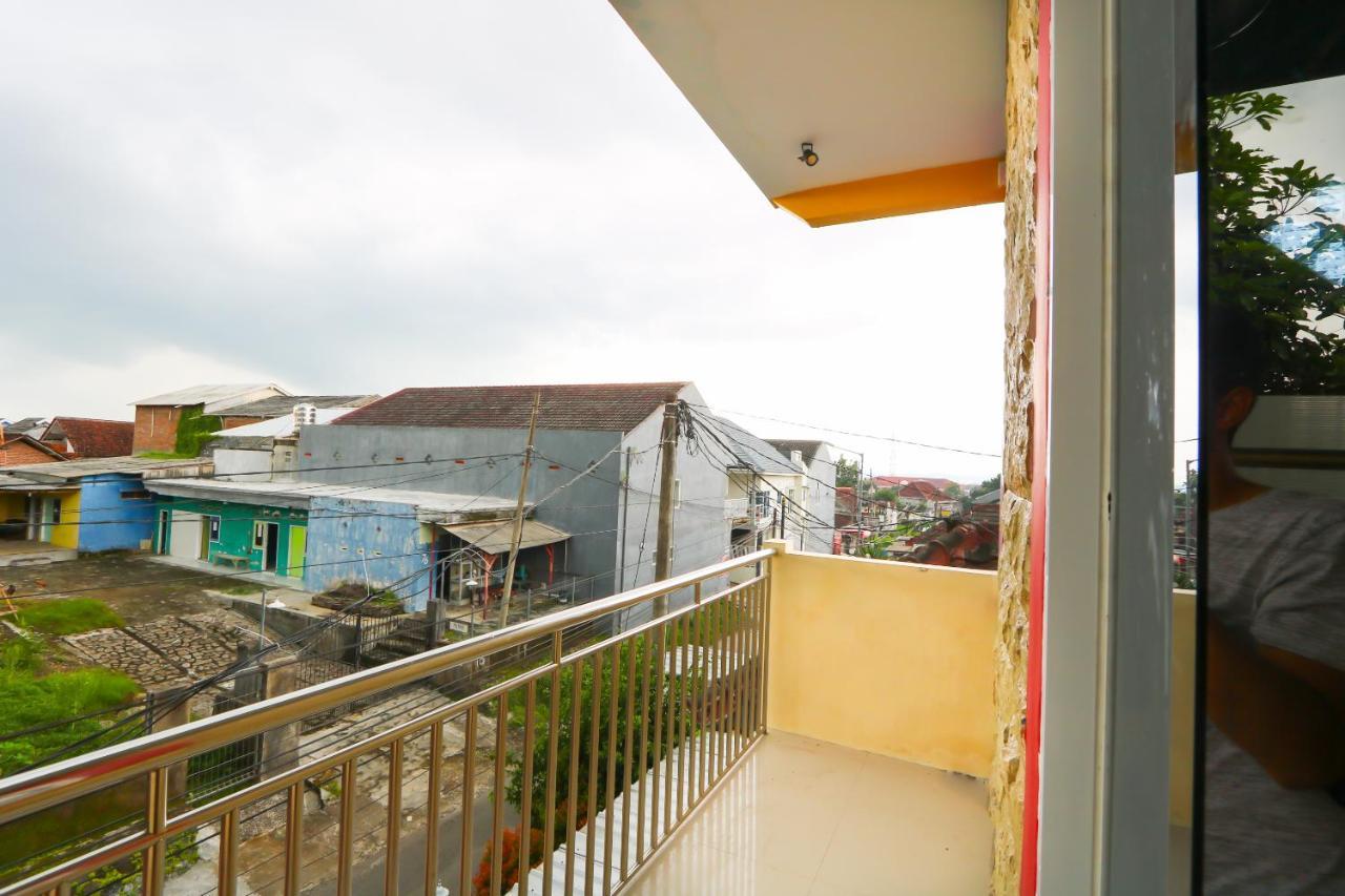 Oyo Life 3064 Mahameru Kost Putra Jember Exterior photo